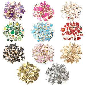 Venta al por mayor de la marca N.<span class=keywords><strong>CCB</strong></span>, 30 piezas/bolsa, colgantes de aleación multicolor mixtos, accesorios para hacer pulseras y joyería DIY, Zhejiang, China - Product Image 4