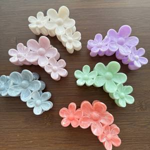 Vente en gros : Nouveauté – Pinces à cheveux florales tendance, accessoires de coiffure élégants pour femmes, pinces à cheveux en acrylique - Product Image 2