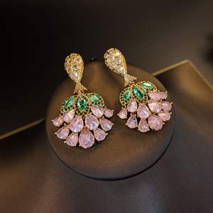 ต่างหูเพชรซิคอนทรงใบไม้สีเขียว กลีบดอกไม้รูปหยดน้ำสีชมพู รูปพัด ประดับด้วย<span class=keywords><strong>พลอย</strong></span>ธรรม<span class=keywords><strong>ชา</strong></span>ติ สำหรับผู้หญิง ยี่ห้อ KAMMY - Product Image 1