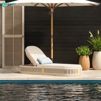 Chaise longue d'extérieur élégante et contemporaine, structure en aluminium avec corde tressée, chaise longue élégante pour hôtel, complexe hôtelier, villa, bord de piscine
