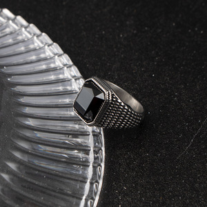 2024 dekorasi tangan Zirkon cincin baja Titanium baja nirkarat Eropa dan Amerika mosaik Ruby <span class=keywords><strong>Retro</strong></span> pria Punk cincin koktail perhiasan - Product Image 4