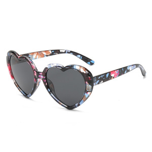 Vente chaude femmes Design de mode PC lunettes de soleil dégradé de couleur coeur UV400 <span class=keywords><strong>TAC</strong></span> lunettes de soleil polarisées - Product Image 1