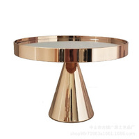 Support à gâteau de luxe de style européen en métal martelé doré et verre avec plateau miroir, haute qualité, pour la décoration de table de dessert de mariage ou de fête