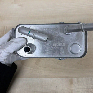 Radiatore Olio Trasmissione Automatica 17217529499 con Base di Montaggio per BMW <span class=keywords><strong>Serie</strong></span> 1 e 3 E81 E82 E87 E88 E90 E91 E9 X1 Z4 - Product Image 6