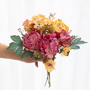 Bouquet de roses artificielles de style vintage avec bords brûlés ; Mariage, décoration intérieure ; Composition florale artificielle d'hortensias - Product Image 5