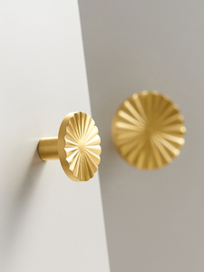 Qiansi Brass Sunflower Half Semi Furniture Pull <strong>Knobs</strong> for Bedroom Outdoor Exterior for Cabinets Kitchen Cupboards Cupboard <strong>Doors</strong> - Product Image 2