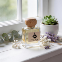 Personnalisation professionnelle, parfum floral fruité séduisant, notes naturelles de qualité supérieure, longue durée, désodorisant