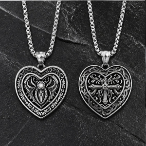 Yunnique – collier avec pendentif en forme de cœur en acier inoxydable, design géométrique, serti de pierres, bijoux cadeau unisexe - Product Image 3