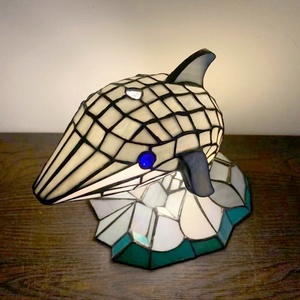 LongHuiJing Antique Stained Glass Dolphin Pattern Lampshade Tiffany Lamp for Hotel Decoration - Product Image 3
