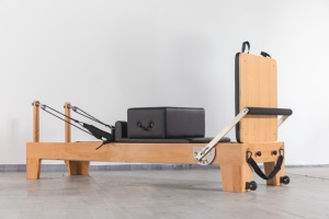Reformer <span class=keywords><strong>Pilates</strong></span> portable de haute qualité, pliable pour la maison, en bois de hêtre, lit de <span class=keywords><strong>Pilates</strong></span> professionnel - Product Image 2