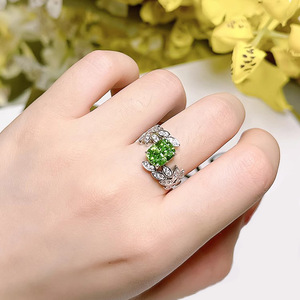 Anello a foglia floreale intrecciata da donna, gioiello fresco e alla moda per le dita - Product Image 2