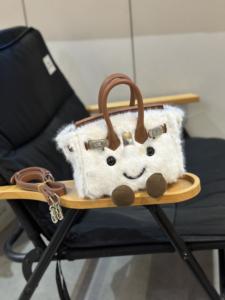Jllycat Fluffy Shoulder Bag, a Popular Autumn/winter Style Plush smiley Face <strong>Handbag</strong> for Women, a Versatile Crossbody Bag. - Product Image 3