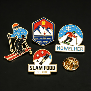 Fabricant de broches métalliques en Chine, conception personnalisée, alliage de <span class=keywords><strong>zinc</strong></span>, émail dur électro-plaqué, broches de ski pour le sport - Product Image 3