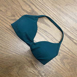 Sujetador deportivo sin costuras con cuello halter, espalda descubierta, fruncido frontal y tiras para yoga, gimnasio y entrenamiento para mujer - Product Image 3