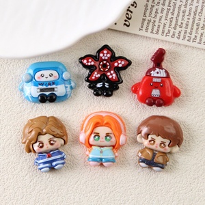Breloques en résine de dessin animé <span class=keywords><strong>Stranger</strong></span> <span class=keywords><strong>Things</strong></span>, accessoires de bijoux faits à la main pour chaussures, fleurs, pinces à cheveux - Product Image 2