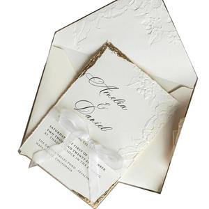 Invitación de Cumpleaños Europea de Alta Gama en Color Blanco Hueso con Relieve, Nueva, Personalizada, de Lujo, Impresa en Papel con Grabado y Barnizado UV - Product Image 1