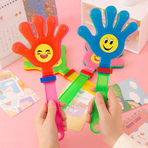 Bruiteur promotionnel personnalisé en <span class=keywords><strong>plastique</strong></span> pour supporters sportifs, jouet de cheering à claquer à la main pour les 2-4 ans - Product Image 5
