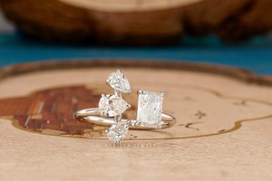 แหวนหมั้นเพชรทรงลูกแพร์สามเม็ดสำหรับผู้หญิง แหวนเพชร งานแฮนด์เมดเหนือกาลเวลา เพชรระยิบระยับ คลาสสิก - Product Image 6