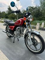 Moto Suzuki GN125 125, style rétro classique, 125 cm³, monocylindre, puissance élevée, construction robuste, conduite fluide, >90 km/h, fabriqué en Chine