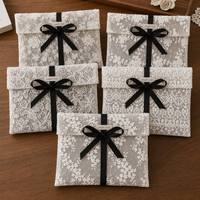 Pochette à bijoux en dentelle florale de luxe, sac cosmétique esthétique en dentelle, sac cadeau pour mariage, pochette d'emballage cadeau pour femmes