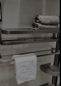 طقم إكسسوارات حمام فندقي حديث ومتين وصديق للبيئة، قابل للطي، مصنوع من الألومنيوم المصقول، مثبت على الحائط، مكون من خمس قطع، ضمان لمدة عامين - Product Image 4