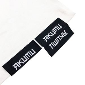 Étiquettes de marque personnalisées pour T-shirts, étiquettes tissées pour manches, étiquettes de ourlet pliées au centre - Product Image 1