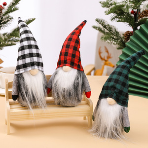 Gnome de Noël en peluche sans visage avec chapeau à carreaux de buffle, ornement de bureau autoportant pour la décoration de la maison en période des fêtes - Product Image 1
