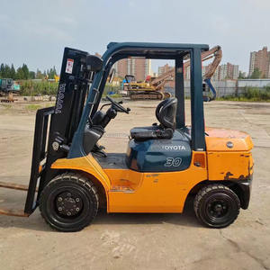 Vente flash : Chariot élévateur d'occasion fabriqué au Japon pour 7FD30, 3 tonnes, diesel, 4x4, garantie 1 an, en bon état - Product Image 3