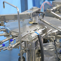 Machine d'emballage rotative automatique de qualité alimentaire pour sachets préformés, doypacks et sacs, pour le remplissage de liquides, d'huile, de vin, de yaourt et de shampoing