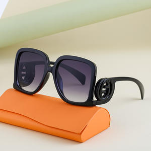 แว่นกันแดดขนาดใหญ่สไตล์ยุโรปสำหรับผู้หญิงกรอบสี่เหลี่ยมสีดำป้องกันรังสียูวี 400 วัสดุพีซี แว่นกันแดดคลาส 2 - Product Image 1