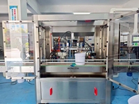 Ligne de production automatique de remplissage et de bouchage pour pâtes de fruits, confitures épaisses, miel, ketchup, mayonnaise, conditionnées en fûts