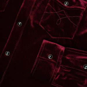 Camisa de hombre de terciopelo lujoso estilo western vintage americano de manga larga para uso diario. - Product Image 2