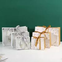 Sac en papier cadeau rose personnalisé haut de gamme avec poignée, sac d'emballage en papier blanc de luxe pour vêtements féminins, petites entreprises