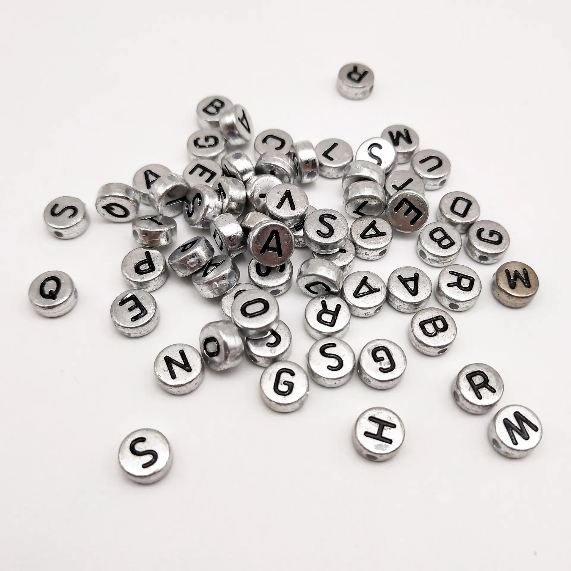 DIY redondo quadrado Inglês Carta Bead para Jóias Fazendo metal ouro cor prata alfabeto acrílico Spacer Beads atacado a granel