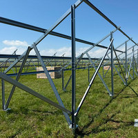 Système de montage au sol pour panneaux solaires en acier Zn-Al-Mg C durable, structure en acier anticorrosion pour fabricants