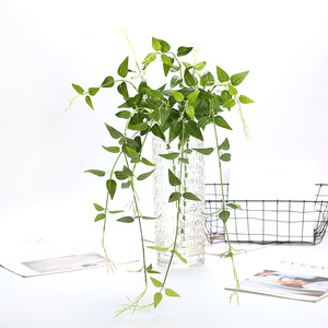 ดอกไม้ประดิษฐ์แบบเถาวัลย์ ดอกคลีมาติสสีเขียว สำหรับตกแต่งผนัง - Product Image 1