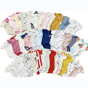 Lots en gros de barboteuses et combinaisons d'été en coton à manches courtes pour bébés garçons et filles, modèles variés et adorables - Product Image 1