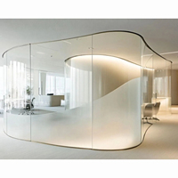 Verre trempé courbé et creux de 8 mm et 10 mm pour la décoration moderne des hôtels, des villas, des murs-rideaux solaires, des dômes de toit et des escaliers