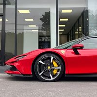 Film de protection adhésif Prelatek Ferrari Rouge à changement de couleur, haute brillance, avec technologie Air Release pour voiture (vente en gros)