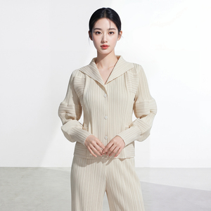 Chaqueta Plisada Escultural para Mujer 2026, con Botones, Manga Larga Tipo Linterna, Plisado Vertical, Elegante, Minimalista, de Diseñador - Product Image 1