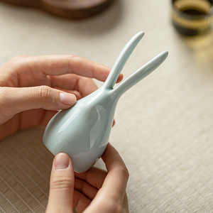 Figura de conejo de cerámica para té, mini portalápices, estilo fresco y lindo para decoración del hogar o sala de té - Product Image 3