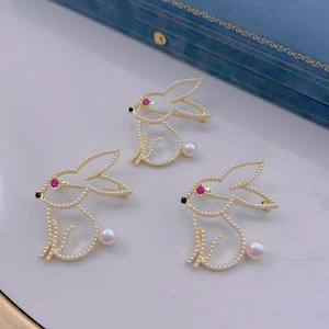 Broche de Conejo de Jade Mítico Vintage, Lindo Broche de Conejito con Flor en el Pecho, Joyería de Cristal, Broches al por Mayor y al Detal para Mujer - Product Image 1