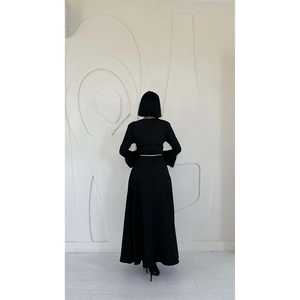 Elegante Vestido Largo de Crepé Negro con Mangas Abullonadas y Cinturón, Corte A, Cuello Redondo, Vestido Formal de Boda para Mujer - Product Image 1