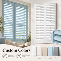 Volets en bois massif blanc, blanc chaud, beige, à deux panneaux, à persiennes, pour salon moderne et fenêtre en baie