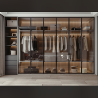 Fournisseur d'armoires : Armoire grise haut de gamme avec poignées dorées, vitrine en verre, éclairage intelligent et système de rangement multifonctionnel