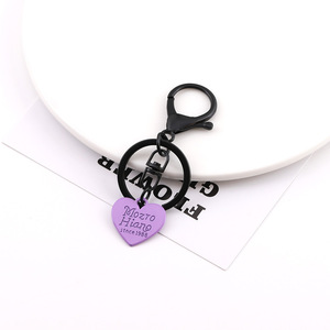 Llavero de Corazón de Aleación de Zinc con Grabado Metálico, Colores Aleatorios: Morado, Rosa, Magenta, Rojo, Naranja, Primavera 2025, Origen Yiwu - Product Image 1