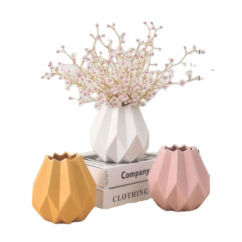 Керамическая ваза для цветов