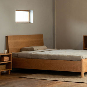 Lit de chambre principale carré en bois <span class=keywords><strong>massif</strong></span>, taille double 1,5 m et 1,8 m - Product Image 1