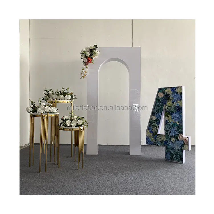 結婚式のステージの装飾のためのポータブルアクリル背景小道具耐久性のある白いアーチの背景スタンド