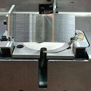 ماكينة توريد لولبية يدوية دوارة جديدة من RONGYI من الفولاذ المقاوم للصدأ باللون الرمادي المستطيل L262.4xW162.5xH177.6 - Product Image 6